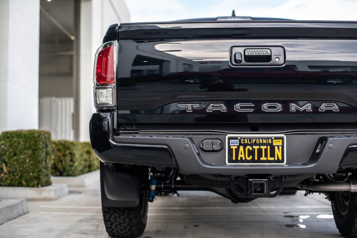 Silicone Anti-Rattle, Anti-Scratch License Plate Holder