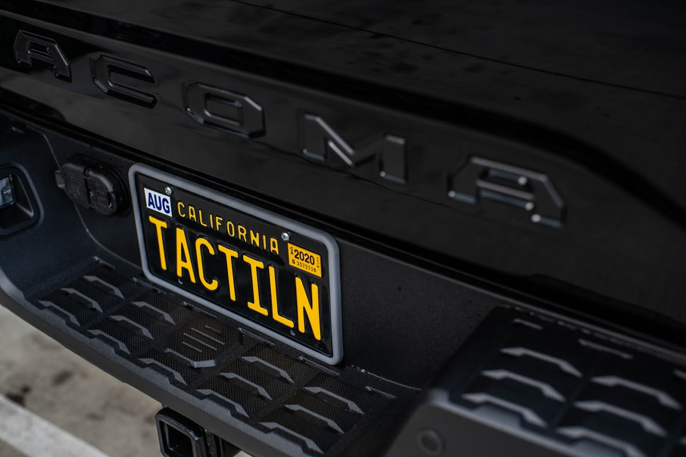 Silicone Anti-Rattle, Anti-Scratch License Plate Holder